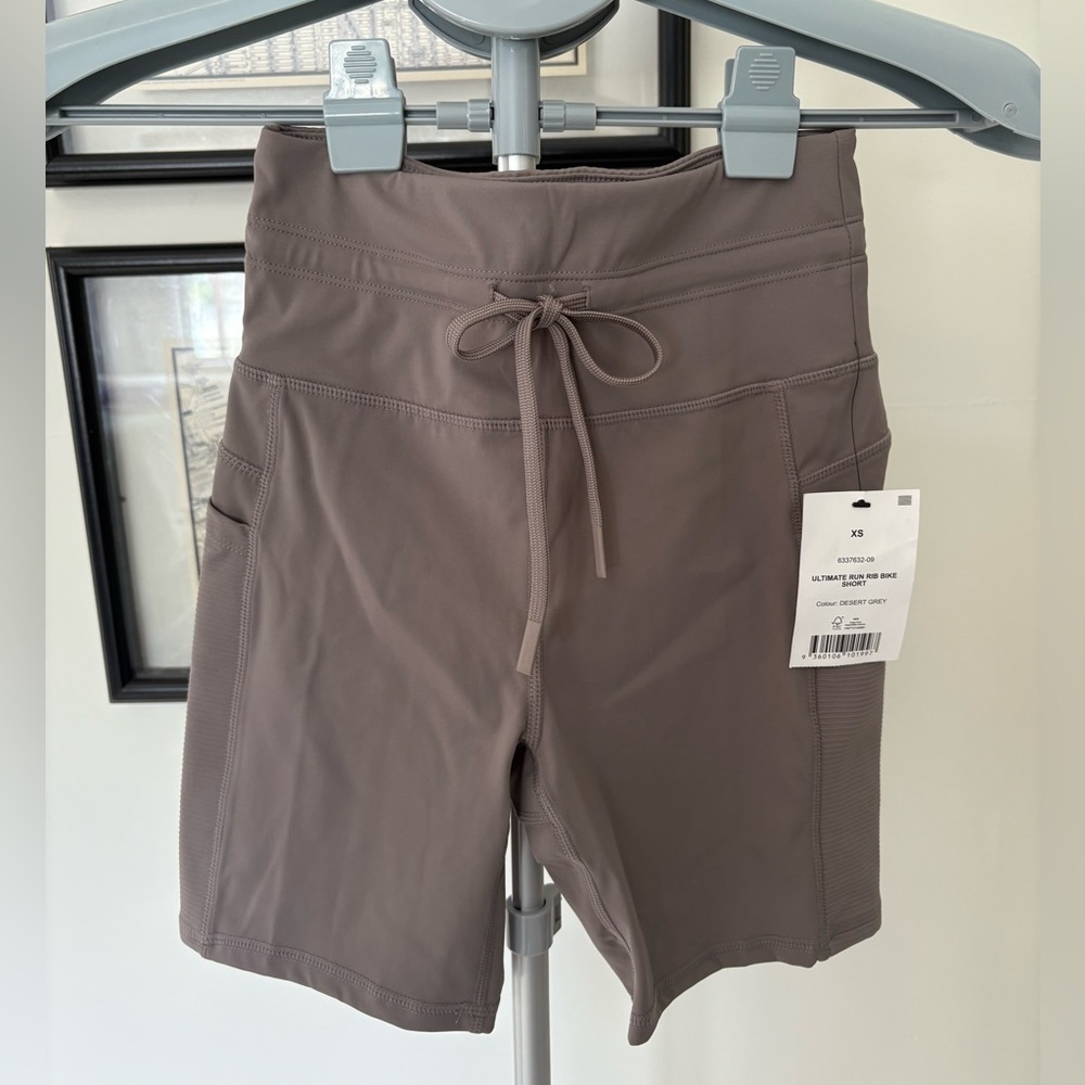 Cotton On Body Women's Taupe Workout Shorts, XS
NWT
